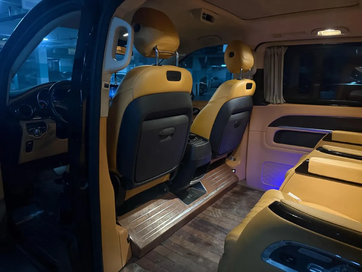 2021 Mercedes-Benz V Class 2.0T 211HP L4 9AT,autocango,china used car exporter,china ev exporter,chinese used car exporter,chinese used ev exporter