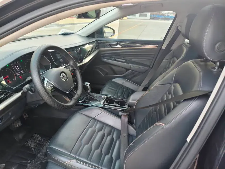 2020 Volkswagen Passat 2.0T 186HP L4 7DCT,autocango,china used car exporter,china ev exporter,chinese used car exporter,chinese used ev exporter