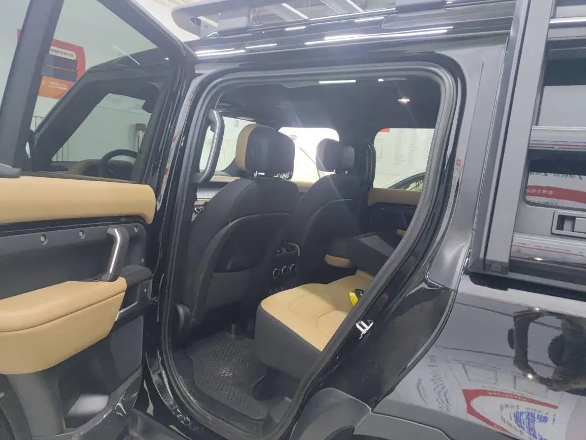 2025 Land Rover Defender 3.0T 400HP L6 8AT,autocango,china used car exporter,china ev exporter,chinese used car exporter,chinese used ev exporter