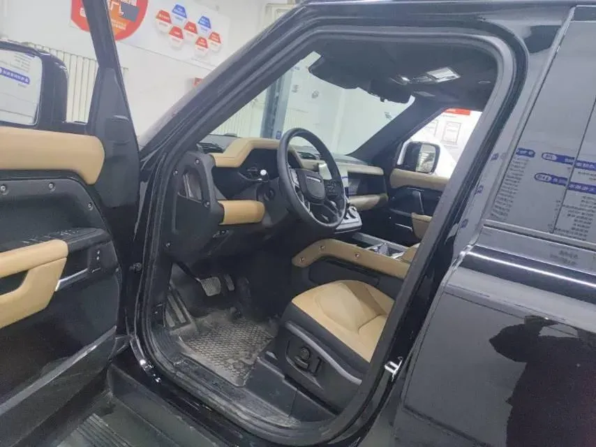 2025 Land Rover Defender 3.0T 400HP L6 8AT,autocango,china used car exporter,china ev exporter,chinese used car exporter,chinese used ev exporter