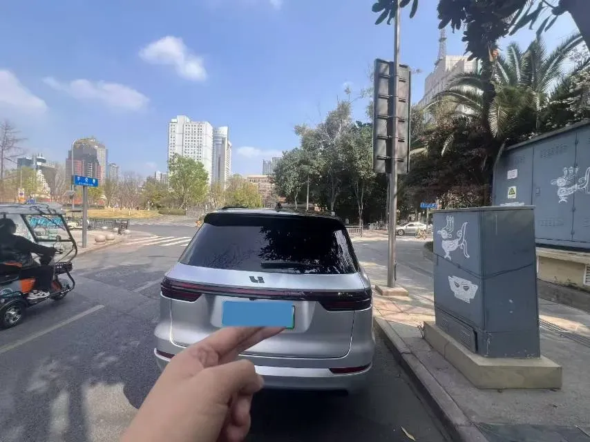 2021 Li ONE Range Extended 131HP REEV 40.5KWH,autocango,china used car exporter,china ev exporter,chinese used car exporter,chinese used ev exporter