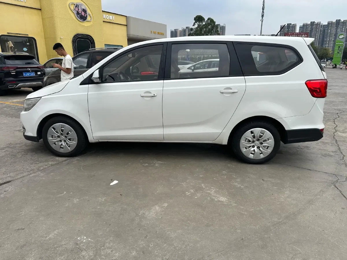 2019 BaoJun 730 1.5L 105HP L4 6MT,autocango,china used car exporter,china ev exporter,chinese used car exporter,chinese used ev exporter