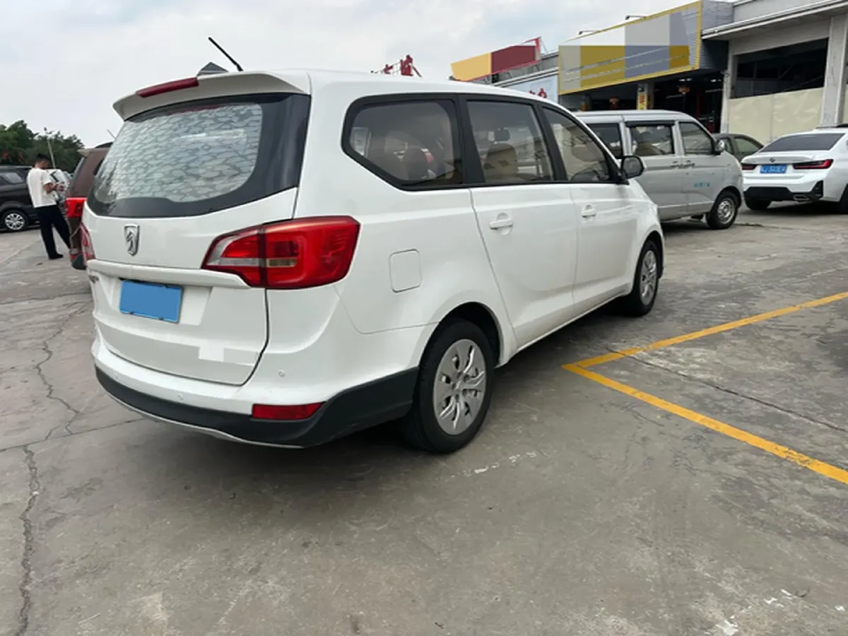 2019 BaoJun 730 1.5L 105HP L4 6MT,autocango,china used car exporter,china ev exporter,chinese used car exporter,chinese used ev exporter