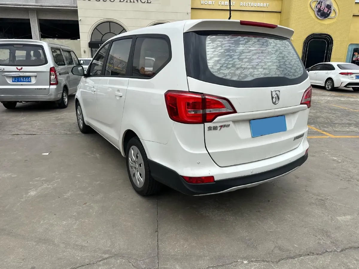 2019 BaoJun 730 1.5L 105HP L4 6MT,autocango,china used car exporter,china ev exporter,chinese used car exporter,chinese used ev exporter
