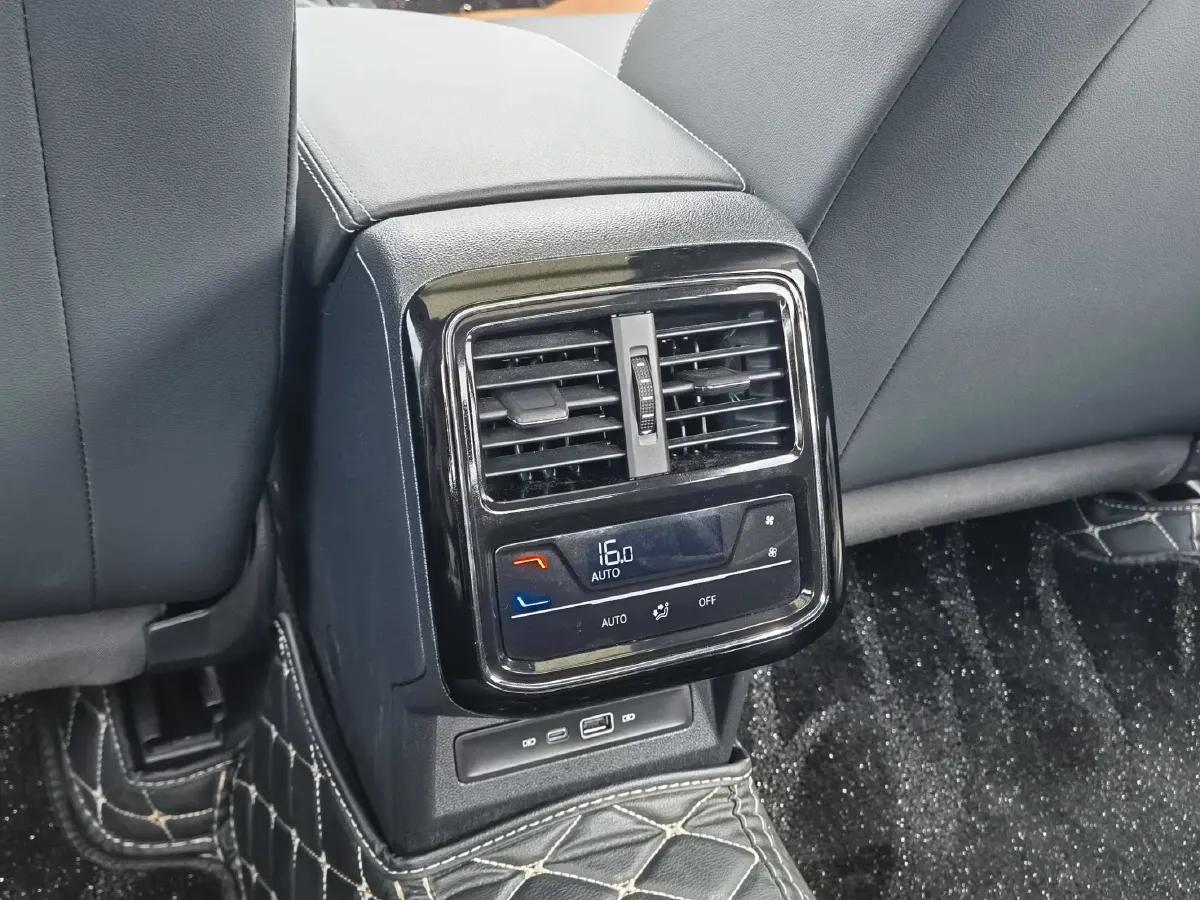 2024 Volkswagen Passat 2.0T 220HP L4 7DCT,autocango,china used car exporter,china ev exporter,chinese used car exporter,chinese used ev exporter