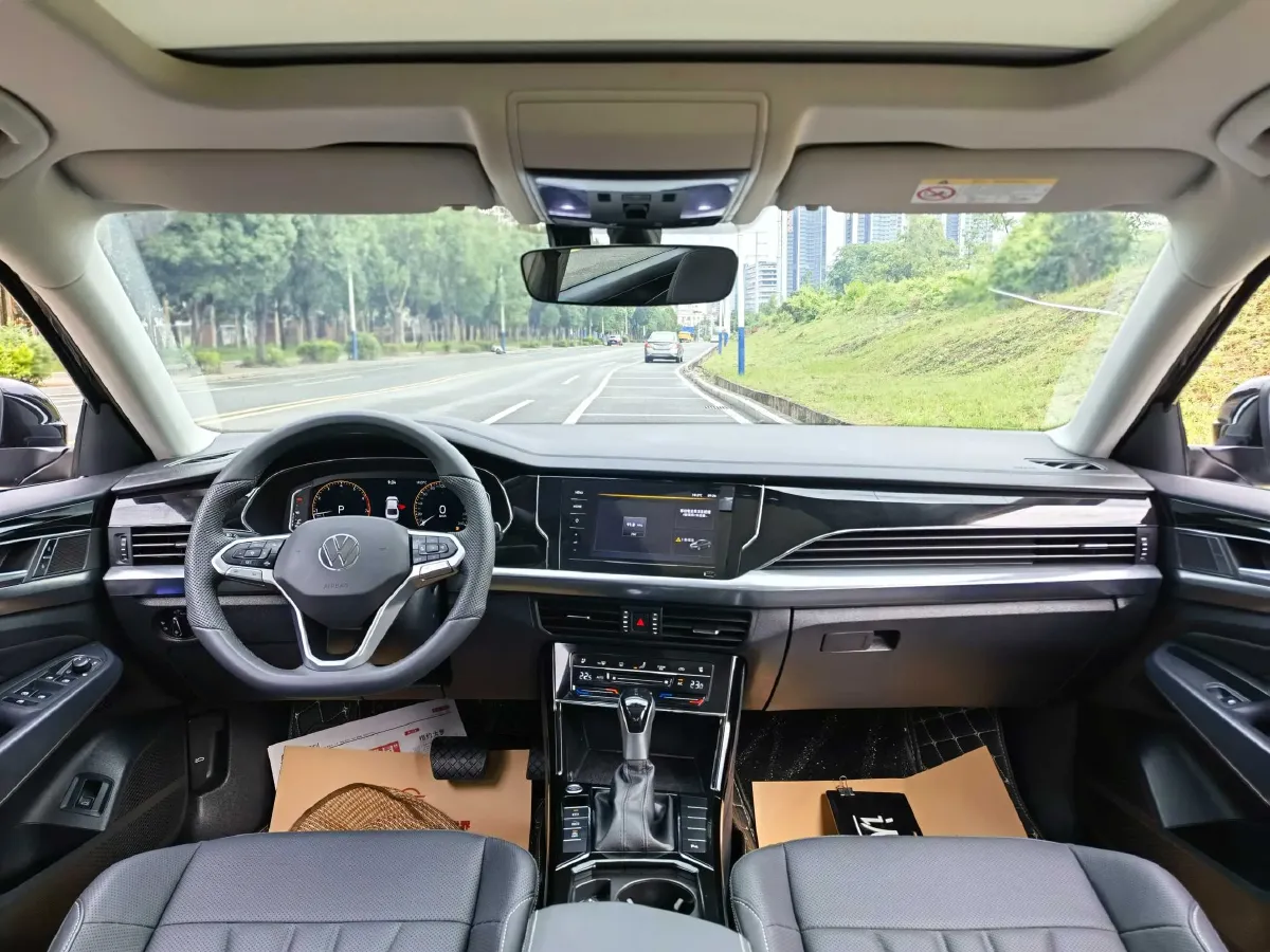 2024 Volkswagen Passat 2.0T 220HP L4 7DCT,autocango,china used car exporter,china ev exporter,chinese used car exporter,chinese used ev exporter