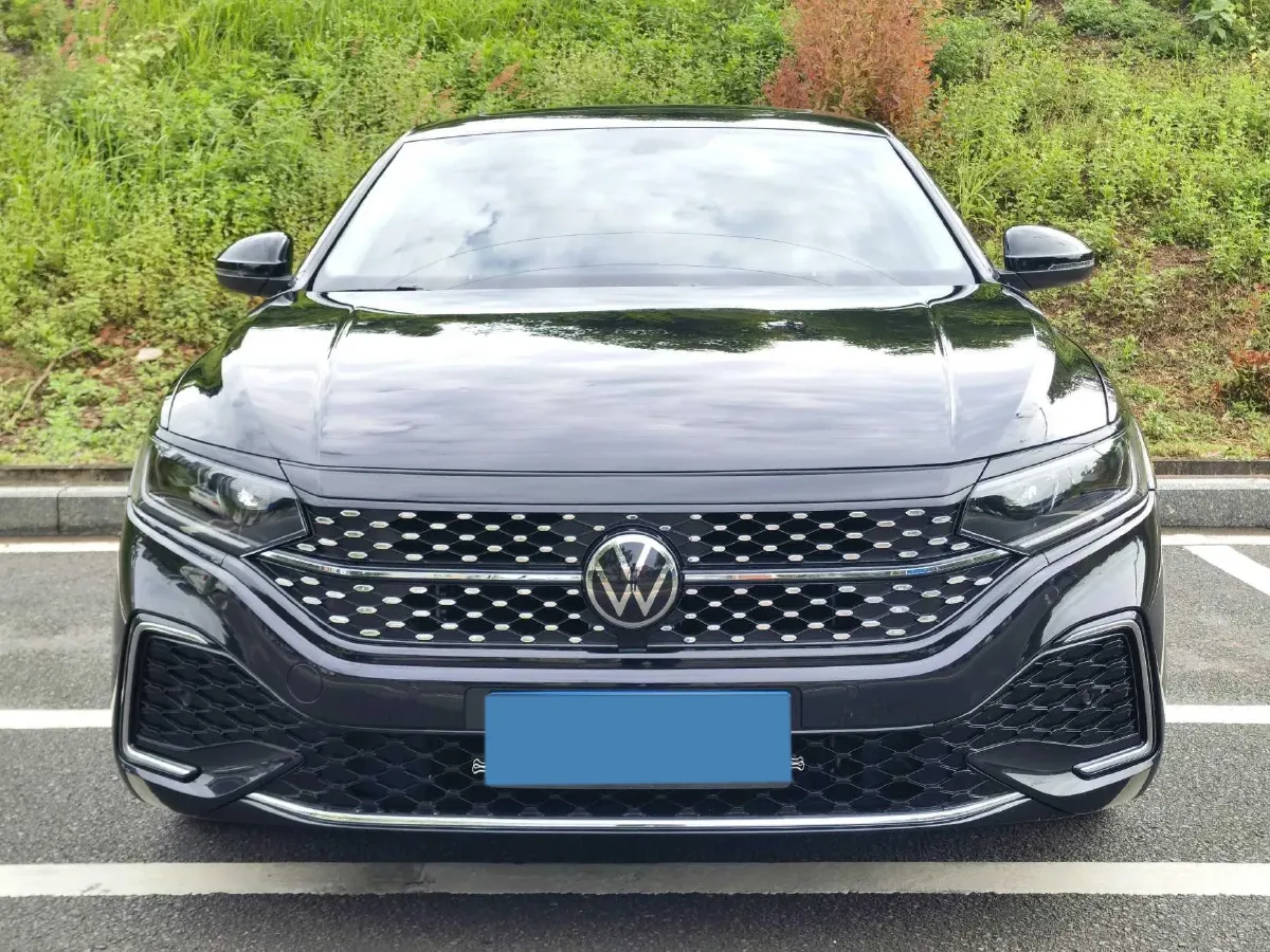 2024 Volkswagen Passat 2.0T 220HP L4 7DCT,autocango,china used car exporter,china ev exporter,chinese used car exporter,chinese used ev exporter