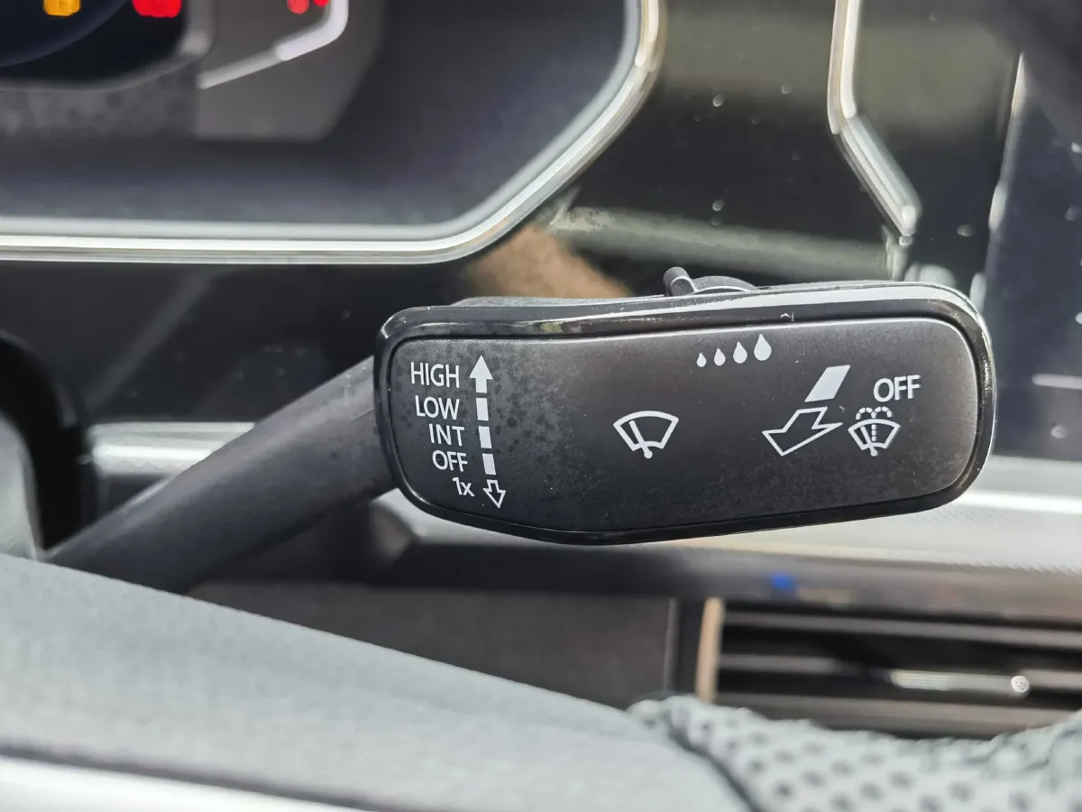 2024 Volkswagen Passat 2.0T 220HP L4 7DCT,autocango,china used car exporter,china ev exporter,chinese used car exporter,chinese used ev exporter