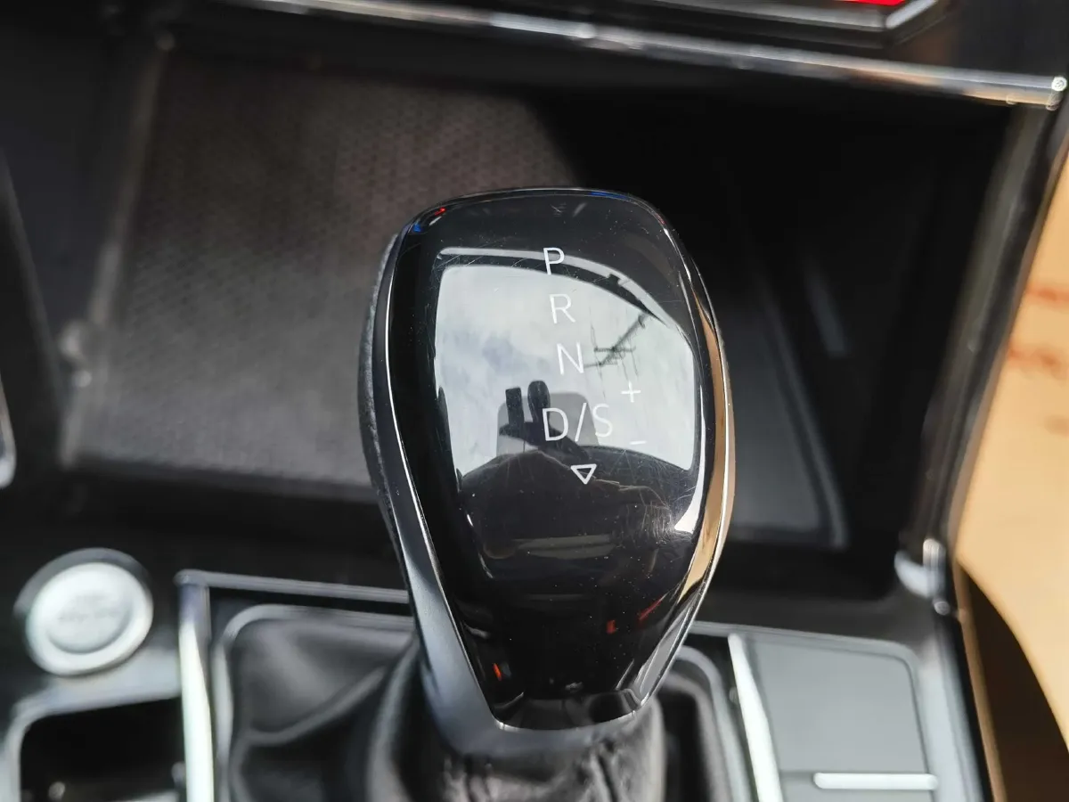 2024 Volkswagen Passat 2.0T 220HP L4 7DCT,autocango,china used car exporter,china ev exporter,chinese used car exporter,chinese used ev exporter