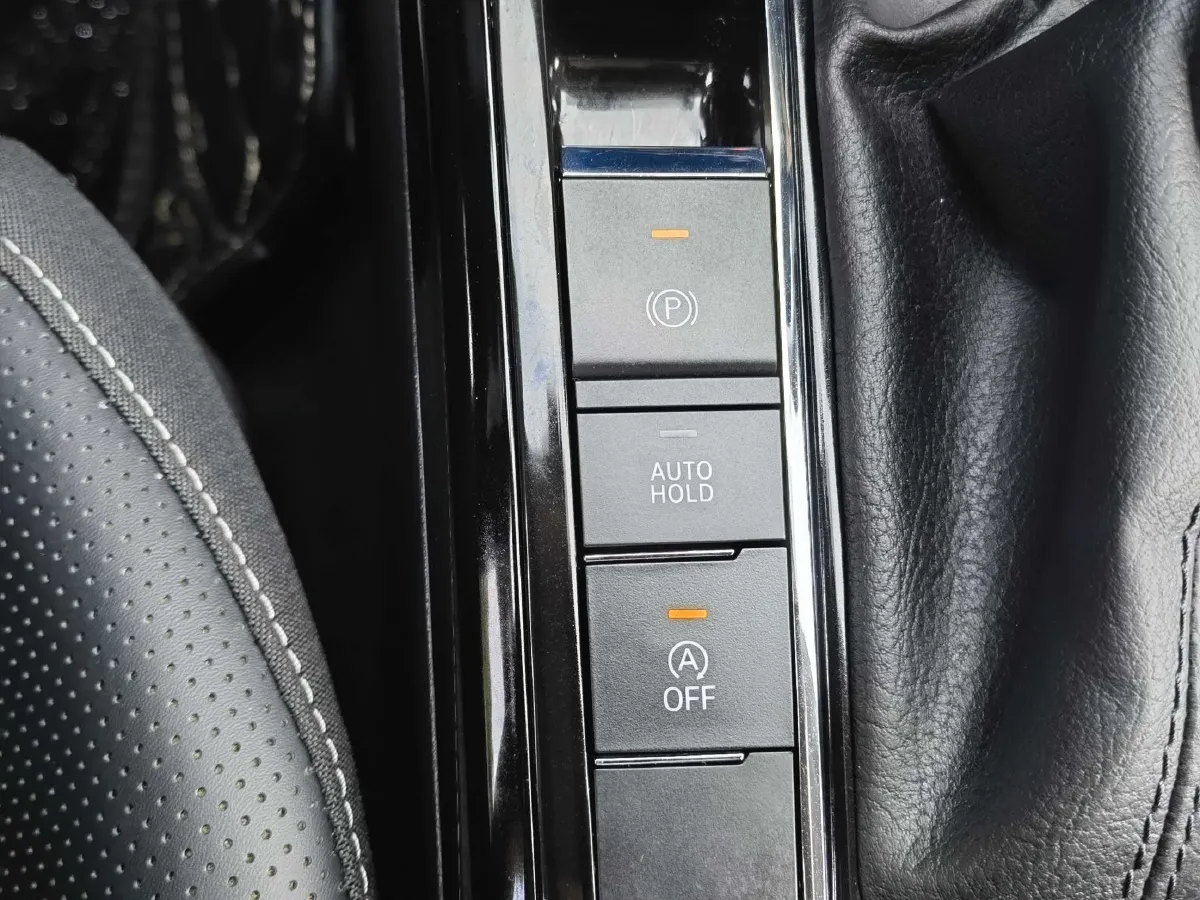 2024 Volkswagen Passat 2.0T 220HP L4 7DCT,autocango,china used car exporter,china ev exporter,chinese used car exporter,chinese used ev exporter