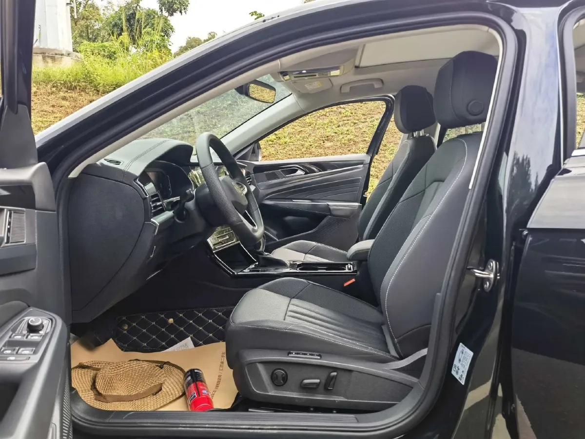 2024 Volkswagen Passat 2.0T 220HP L4 7DCT,autocango,china used car exporter,china ev exporter,chinese used car exporter,chinese used ev exporter