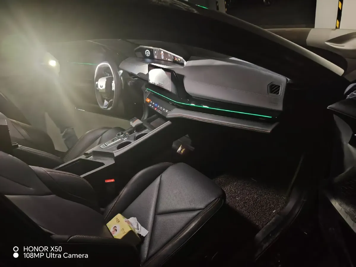 2022 ChangAn UNI-V 1.5T 188HP L4 7DCT,autocango,china used car exporter,china ev exporter,chinese used car exporter,chinese used ev exporter