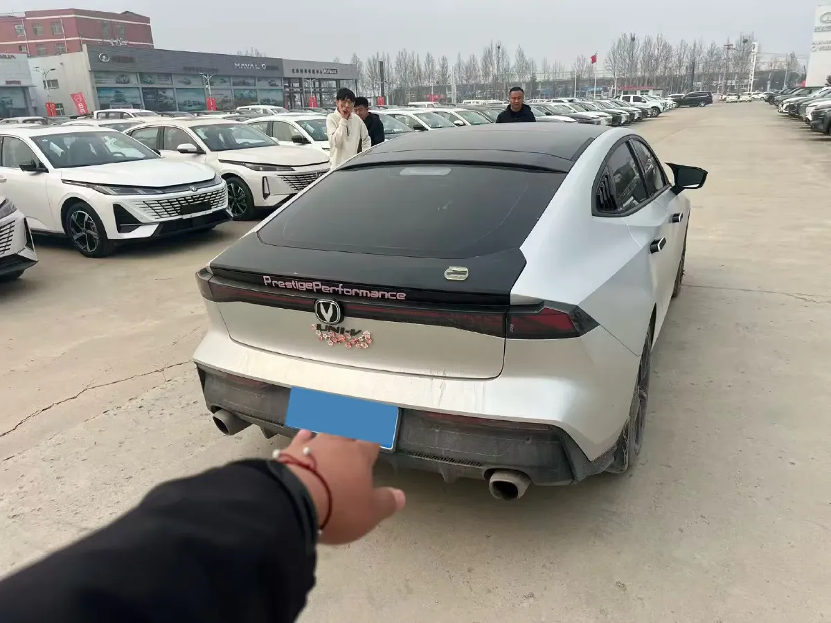 2022 ChangAn UNI-V 1.5T 188HP L4 7DCT,autocango,china used car exporter,china ev exporter,chinese used car exporter,chinese used ev exporter