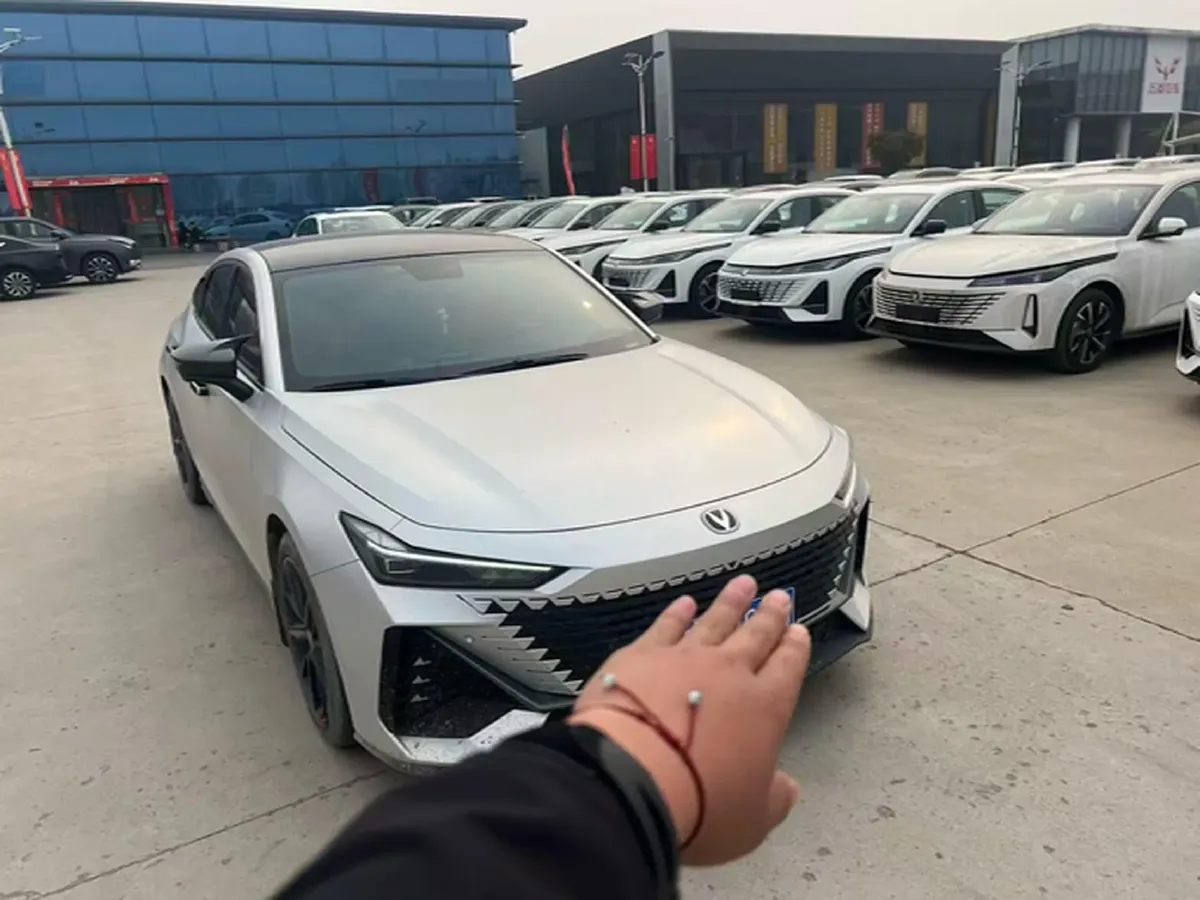 2022 ChangAn UNI-V 1.5T 188HP L4 7DCT,autocango,china used car exporter,china ev exporter,chinese used car exporter,chinese used ev exporter