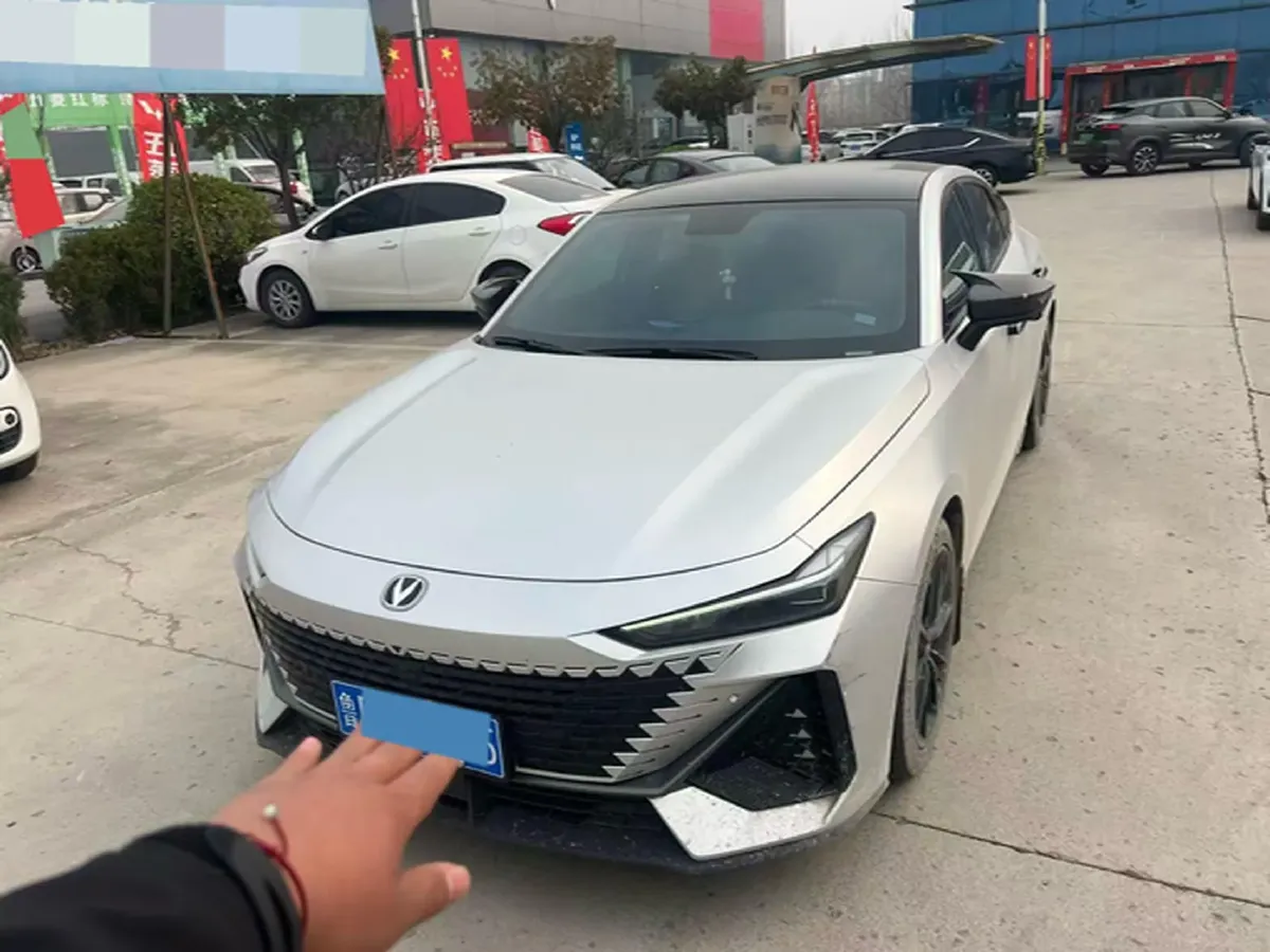 2022 ChangAn UNI-V 1.5T 188HP L4 7DCT,autocango,china used car exporter,china ev exporter,chinese used car exporter,chinese used ev exporter