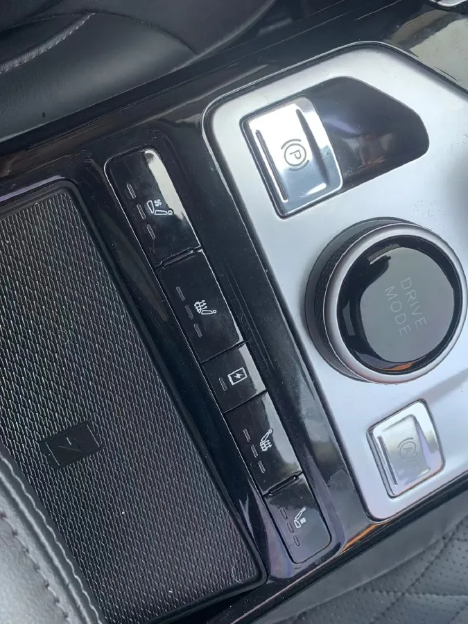 2022 HongQi HS5 2.0T 224HP L4 6AT,autocango,china used car exporter,china ev exporter,chinese used car exporter,chinese used ev exporter