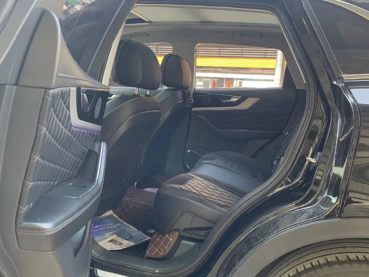 2022 HongQi HS5 2.0T 224HP L4 6AT,autocango,china used car exporter,china ev exporter,chinese used car exporter,chinese used ev exporter