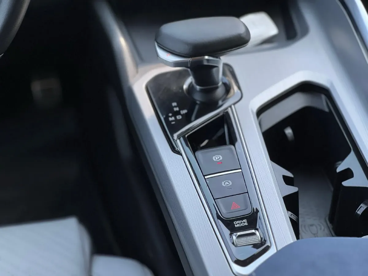 2021 Geely Preface 2.0T 190HP L4 7DCT,autocango,china used car exporter,china ev exporter,chinese used car exporter,chinese used ev exporter