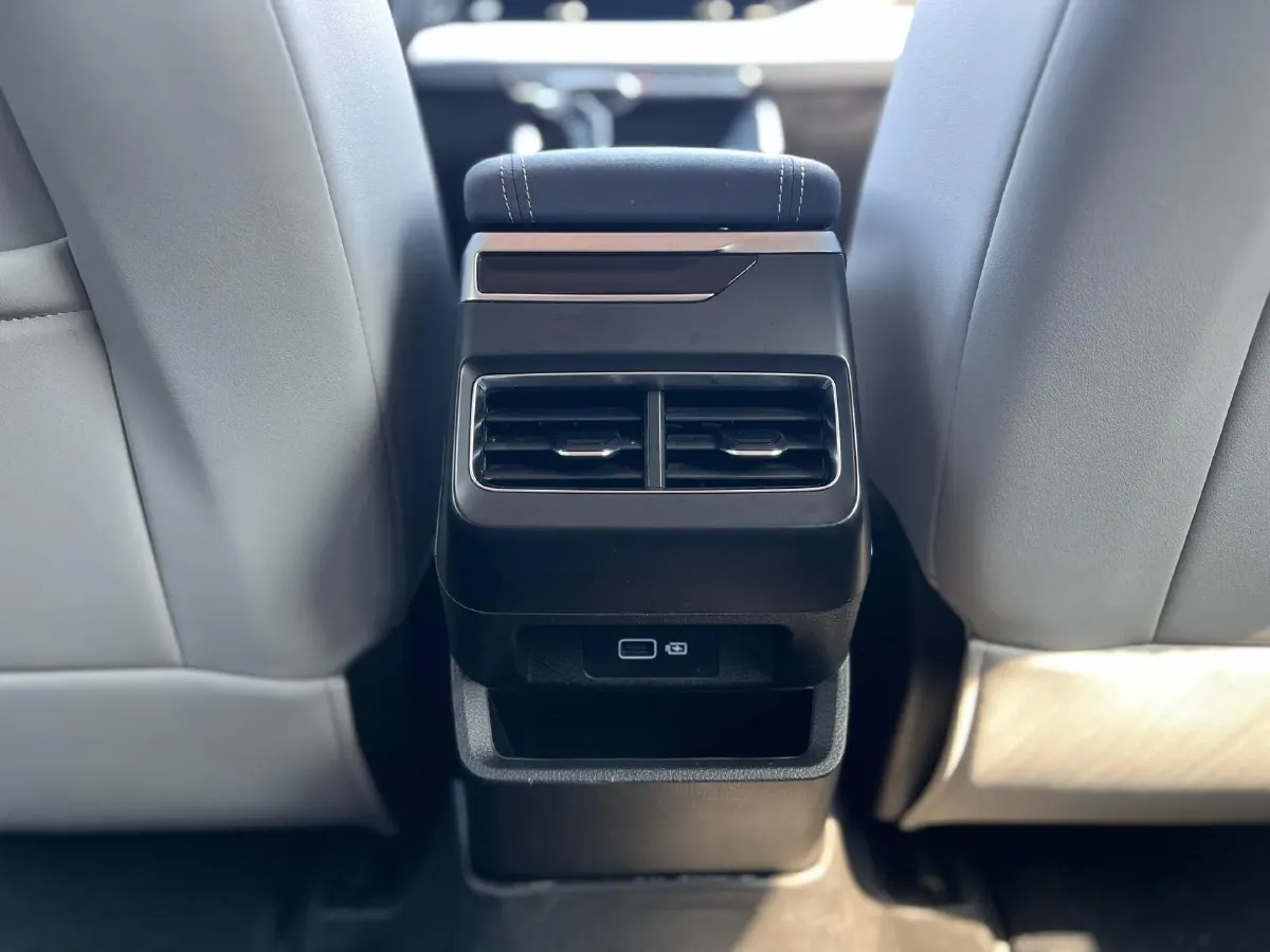 2021 Geely Preface 2.0T 190HP L4 7DCT,autocango,china used car exporter,china ev exporter,chinese used car exporter,chinese used ev exporter