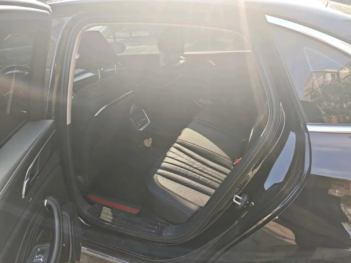 2023 HongQi H5 2.0T 224HP L4 8AT,autocango,china used car exporter,china ev exporter,chinese used car exporter,chinese used ev exporter