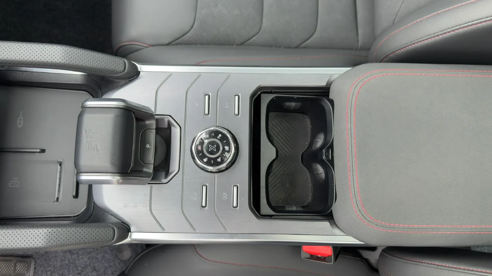 2023 Jetour Traveller 2.0T 254HP L4 7DCT,autocango,china used car exporter,china ev exporter,chinese used car exporter,chinese used ev exporter