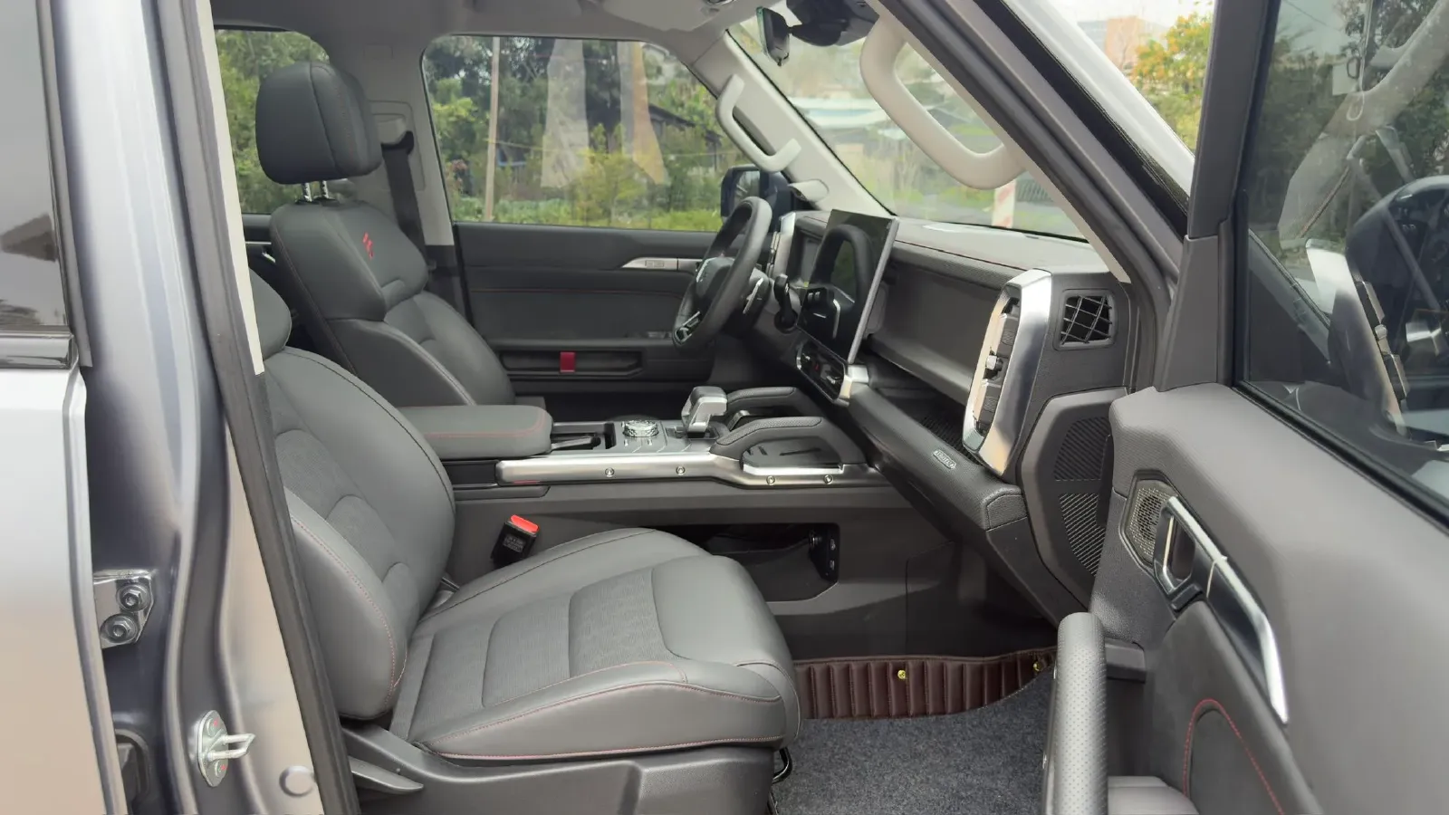 2023 Jetour Traveller 2.0T 254HP L4 7DCT,autocango,china used car exporter,china ev exporter,chinese used car exporter,chinese used ev exporter