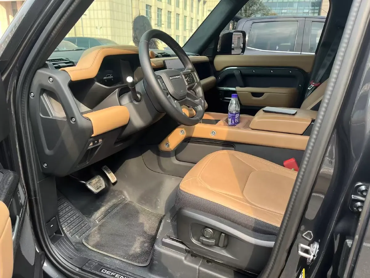 2025 Land Rover Defender 3.0T 400HP L6 8AT,autocango,china used car exporter,china ev exporter,chinese used car exporter,chinese used ev exporter
