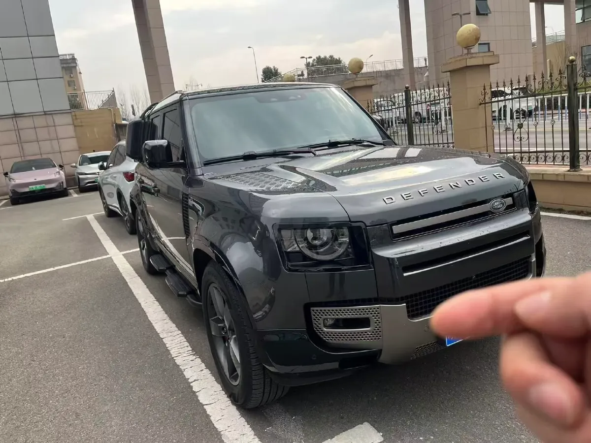 2025 Land Rover Defender 3.0T 400HP L6 8AT,autocango,china used car exporter,china ev exporter,chinese used car exporter,chinese used ev exporter