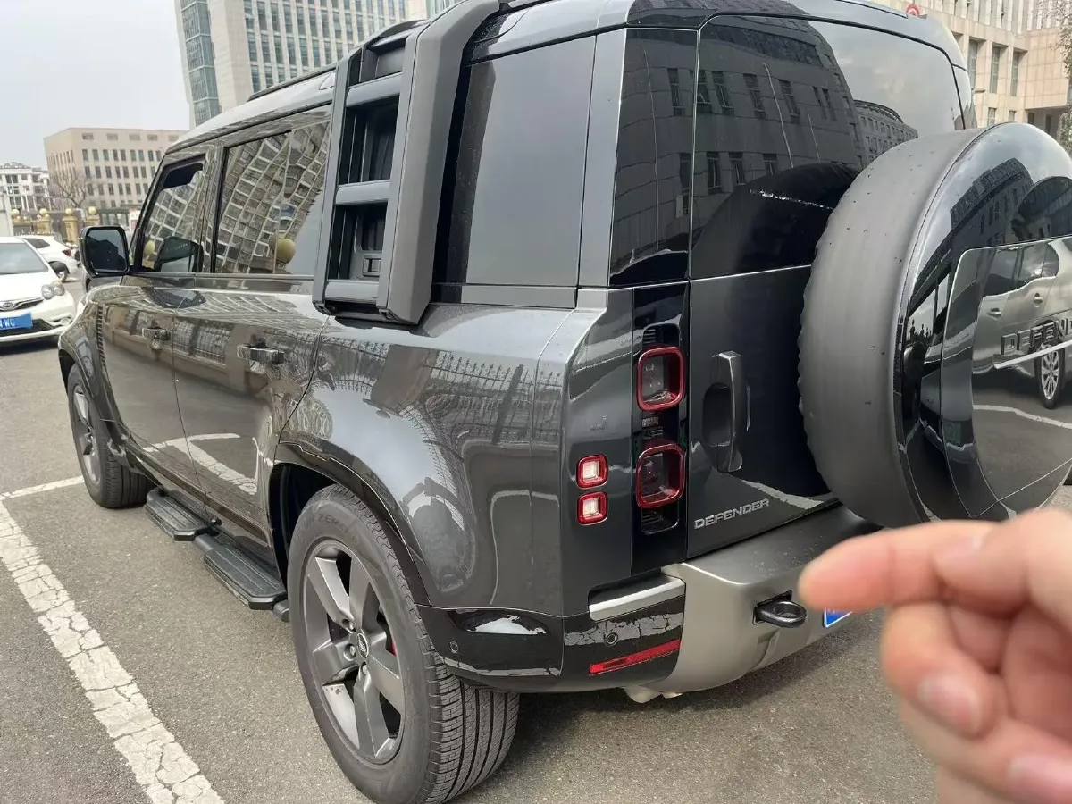 2025 Land Rover Defender 3.0T 400HP L6 8AT,autocango,china used car exporter,china ev exporter,chinese used car exporter,chinese used ev exporter