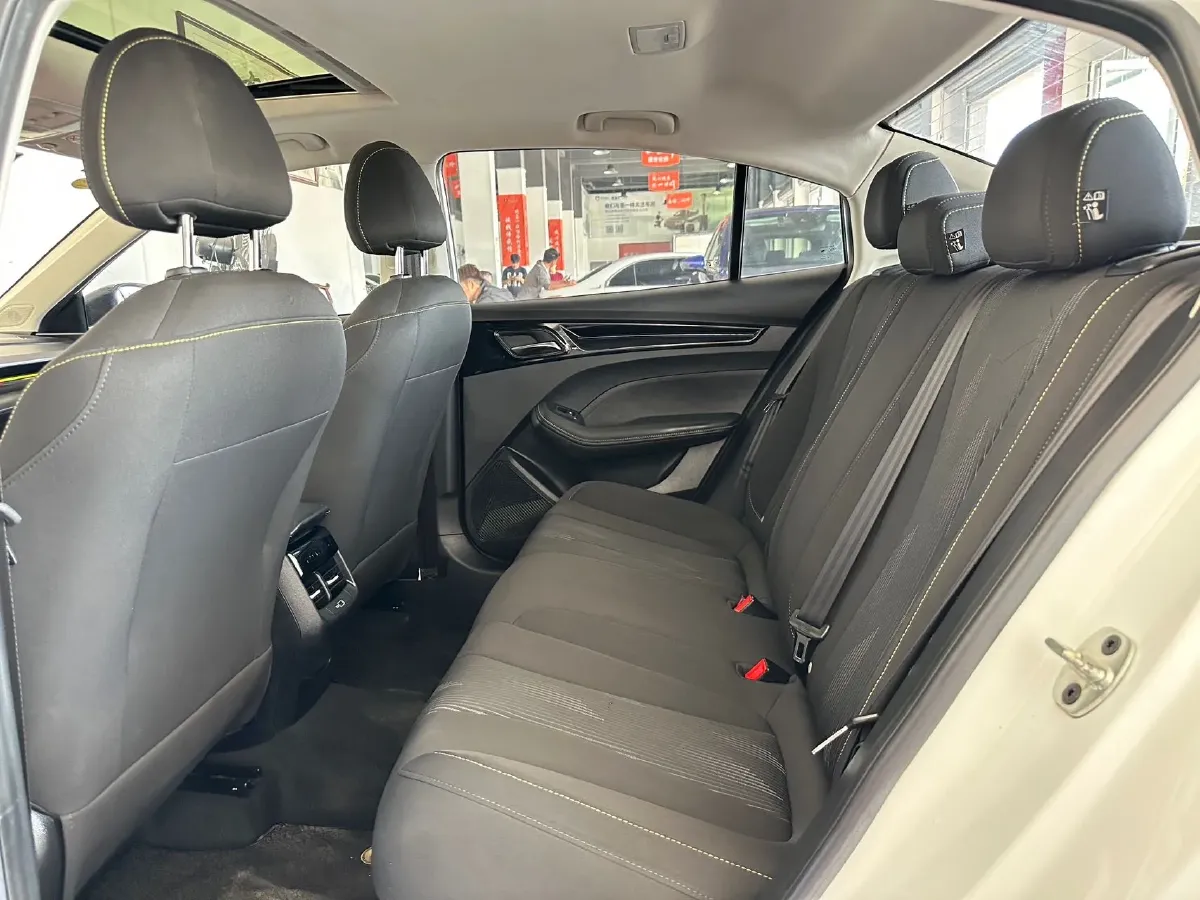 2021 Roewe i5 1.5L 120HP L4 CVT,autocango,china used car exporter,china ev exporter,chinese used car exporter,chinese used ev exporter