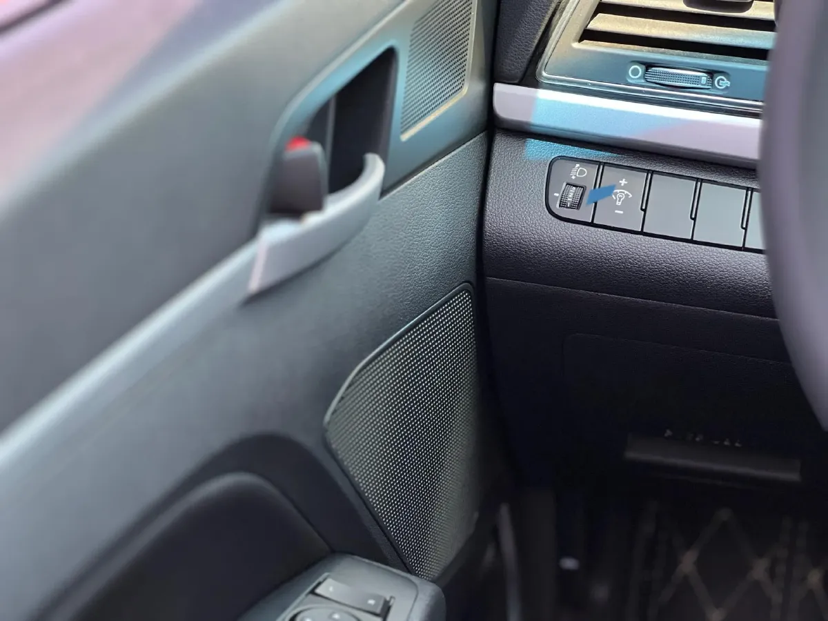 2016 Hyundai Elantra 1.6L 130HP L4 6AT,autocango,china used car exporter,china ev exporter,chinese used car exporter,chinese used ev exporter