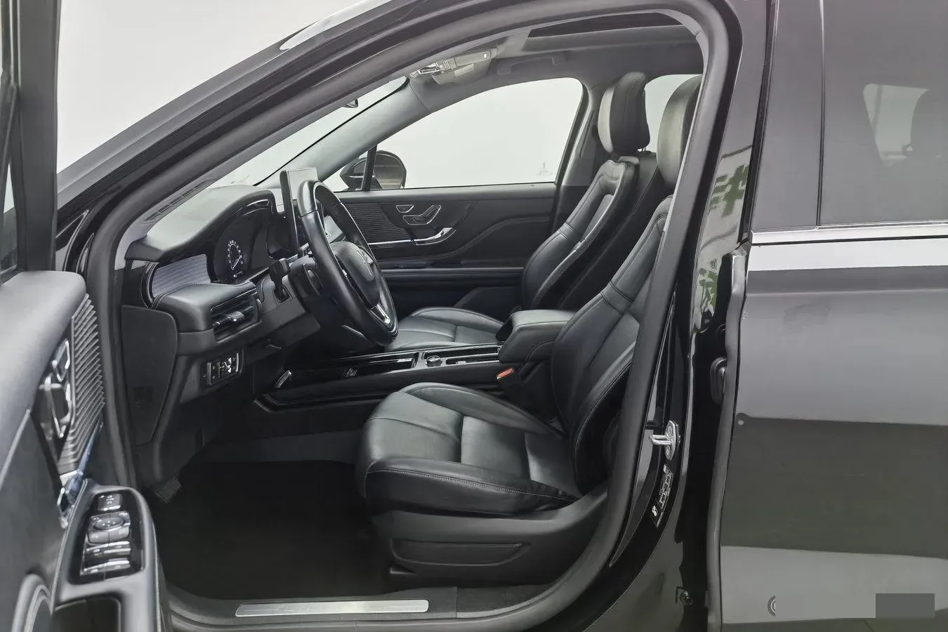 2021 Lincoln Corsair 2.0T 245HP L4 8AT,autocango,china used car exporter,china ev exporter,chinese used car exporter,chinese used ev exporter