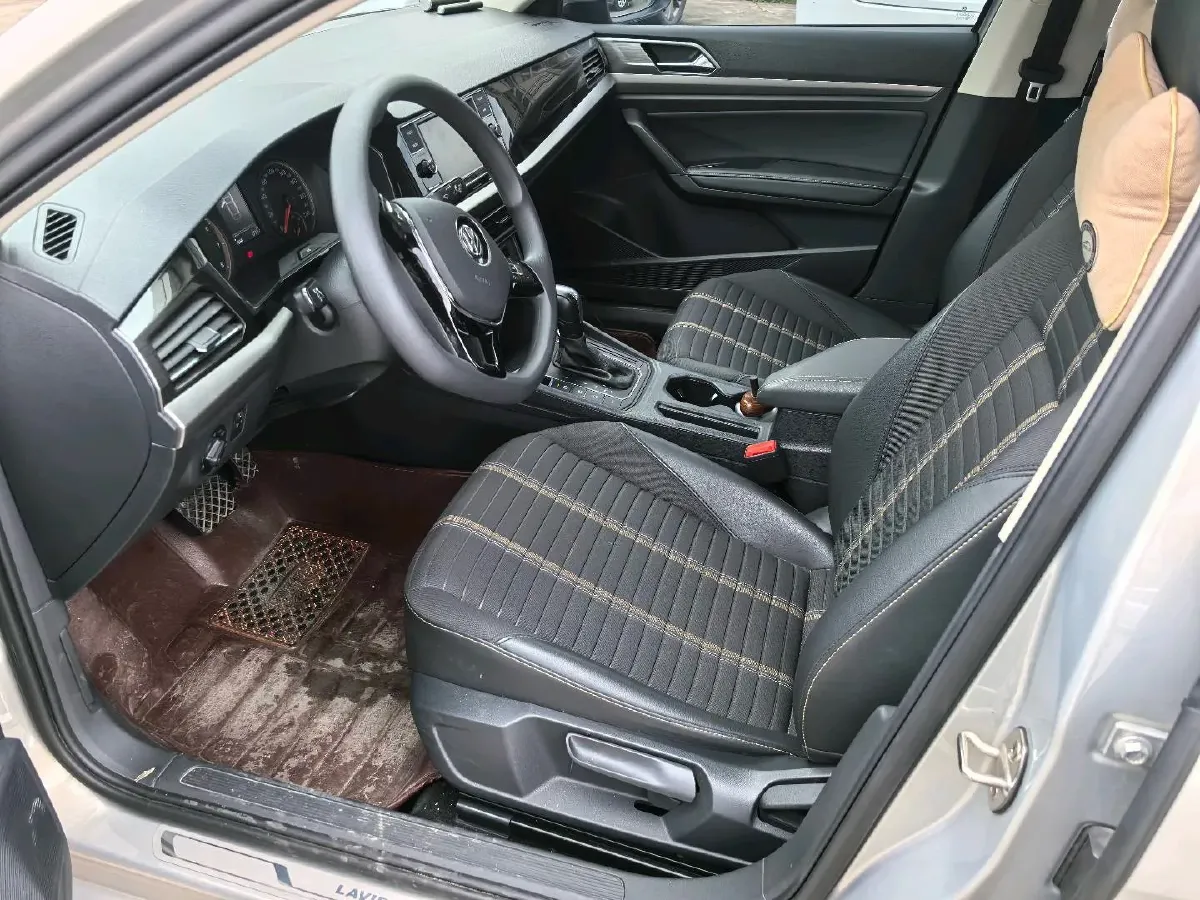 2018 Skoda Karoq 1.4T 150HP L4 7DCT,autocango,china used car exporter,china ev exporter,chinese used car exporter,chinese used ev exporter