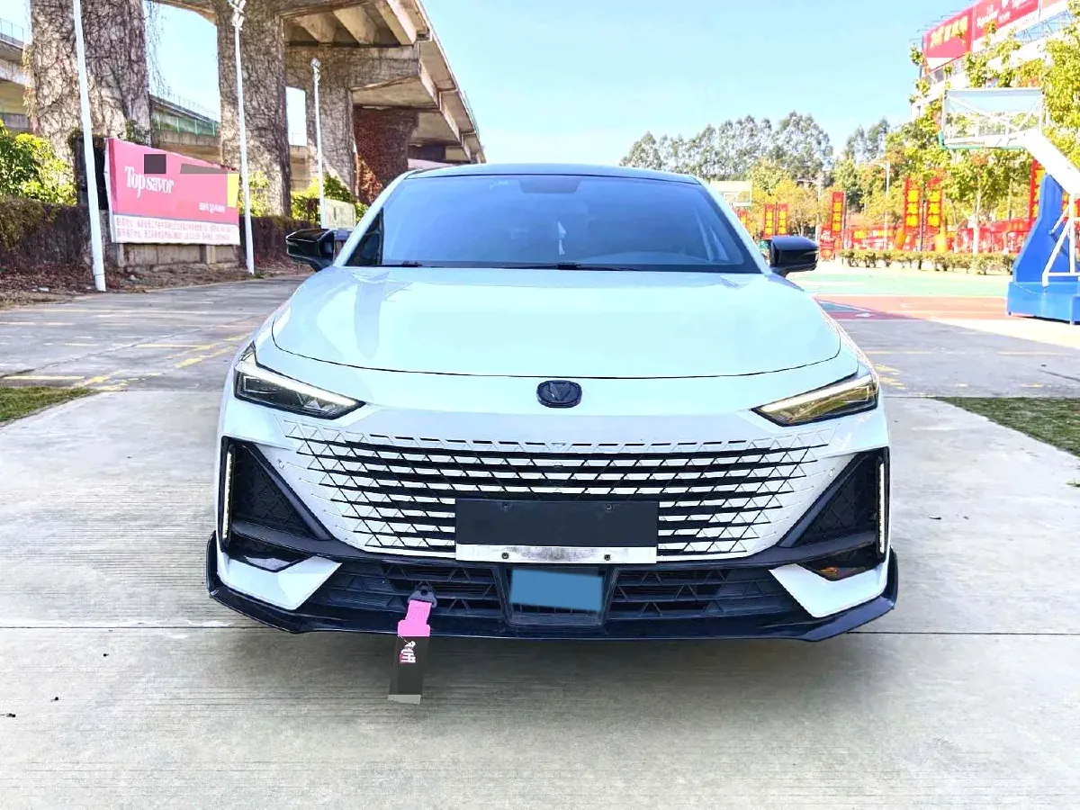 2022 ChangAn UNI-V 1.5T 188HP L4 7DCT,autocango,china used car exporter,china ev exporter,chinese used car exporter,chinese used ev exporter