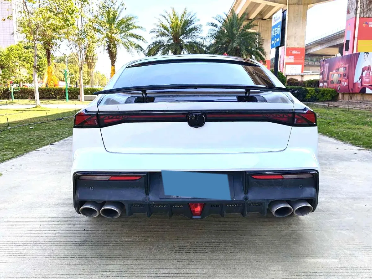 2022 ChangAn UNI-V 1.5T 188HP L4 7DCT,autocango,china used car exporter,china ev exporter,chinese used car exporter,chinese used ev exporter