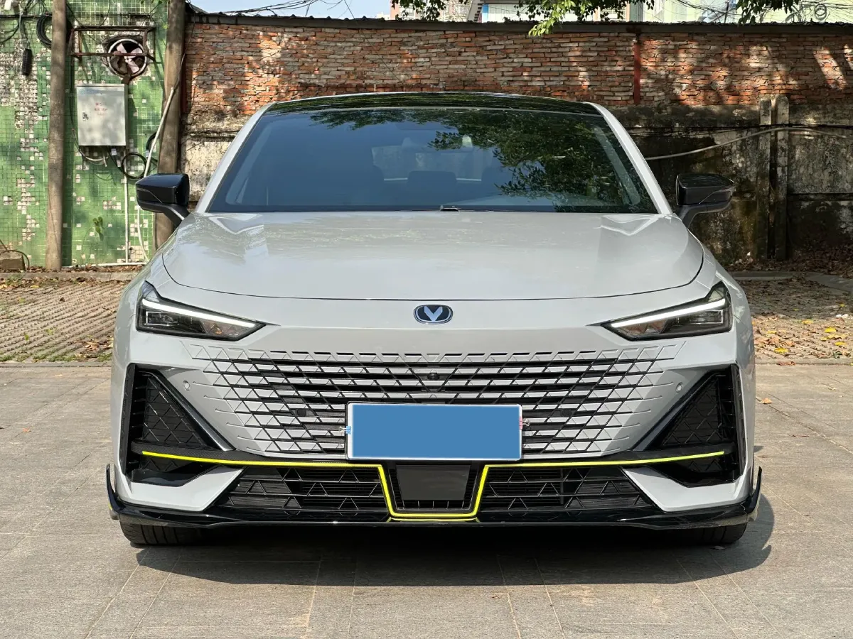 2022 ChangAn UNI-V 1.5T 188HP L4 7DCT,autocango,china used car exporter,china ev exporter,chinese used car exporter,chinese used ev exporter