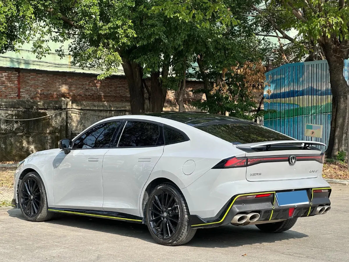 2022 ChangAn UNI-V 1.5T 188HP L4 7DCT,autocango,china used car exporter,china ev exporter,chinese used car exporter,chinese used ev exporter