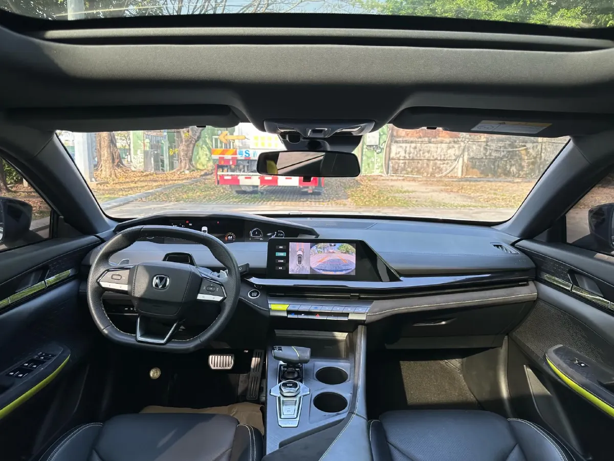 2022 ChangAn UNI-V 1.5T 188HP L4 7DCT,autocango,china used car exporter,china ev exporter,chinese used car exporter,chinese used ev exporter