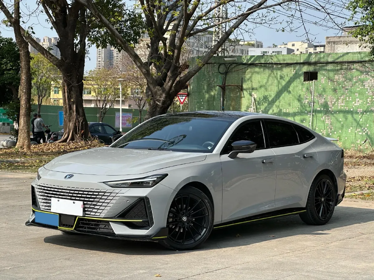 2022 ChangAn UNI-V 1.5T 188HP L4 7DCT,autocango,china used car exporter,china ev exporter,chinese used car exporter,chinese used ev exporter