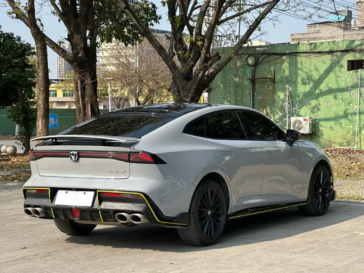 2022 ChangAn UNI-V 1.5T 188HP L4 7DCT,autocango,china used car exporter,china ev exporter,chinese used car exporter,chinese used ev exporter