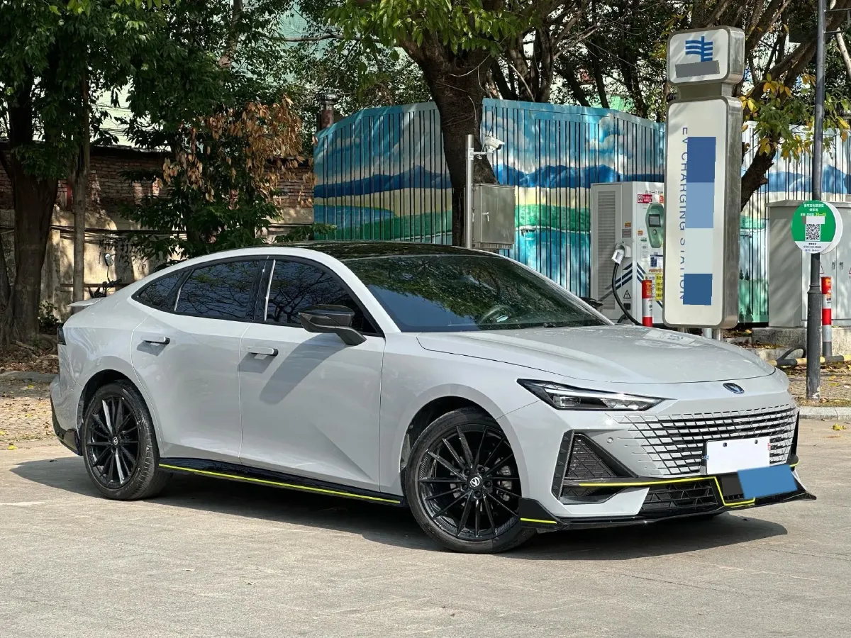 2022 ChangAn UNI-V 1.5T 188HP L4 7DCT,autocango,china used car exporter,china ev exporter,chinese used car exporter,chinese used ev exporter