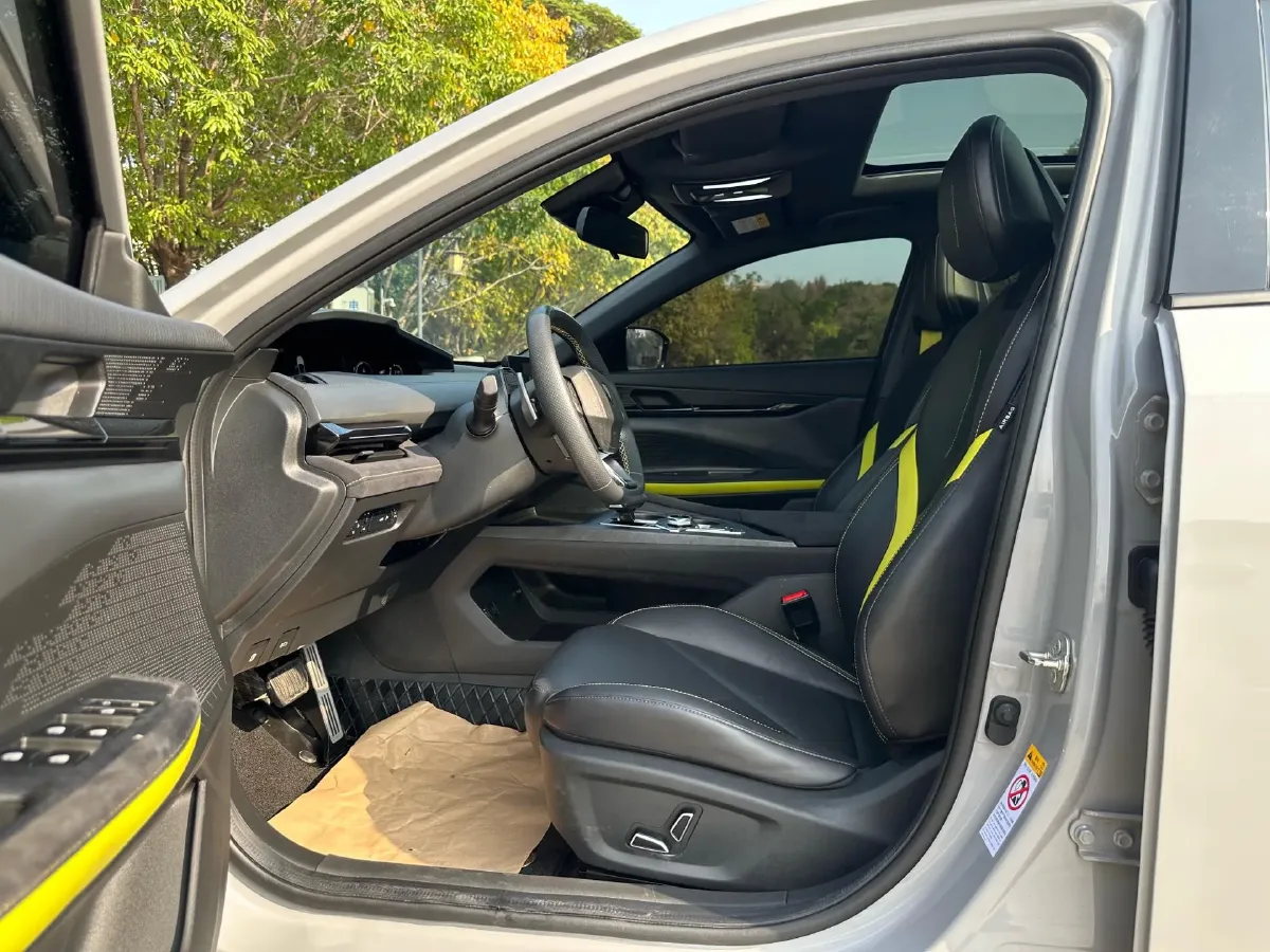 2022 ChangAn UNI-V 1.5T 188HP L4 7DCT,autocango,china used car exporter,china ev exporter,chinese used car exporter,chinese used ev exporter