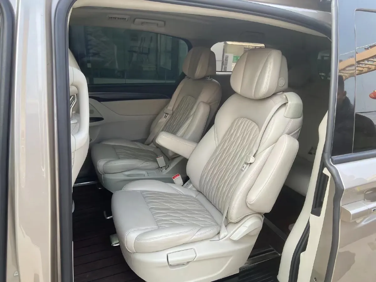 2022 Buick GL8 2.0T 237HP L4 9AT,autocango,china used car exporter,china ev exporter,chinese used car exporter,chinese used ev exporter