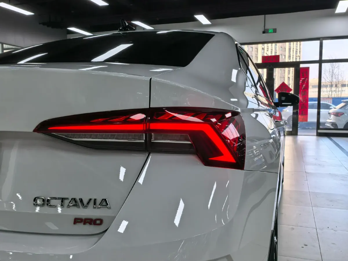 2022 Skoda Octavia 1.4T 150HP L4 7DCT,autocango,china used car exporter,china ev exporter,chinese used car exporter,chinese used ev exporter