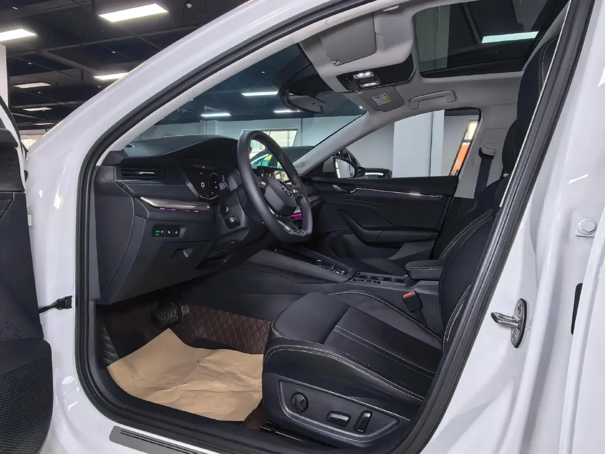 2022 Skoda Octavia 1.4T 150HP L4 7DCT,autocango,china used car exporter,china ev exporter,chinese used car exporter,chinese used ev exporter