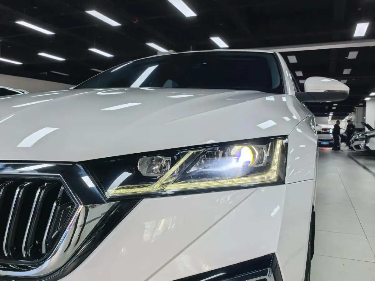 2022 Skoda Octavia 1.4T 150HP L4 7DCT,autocango,china used car exporter,china ev exporter,chinese used car exporter,chinese used ev exporter