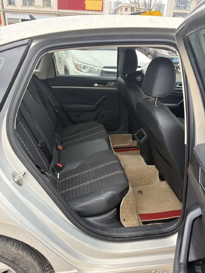 2018 Skoda Karoq 1.4T 150HP L4 7DCT,autocango,china used car exporter,china ev exporter,chinese used car exporter,chinese used ev exporter