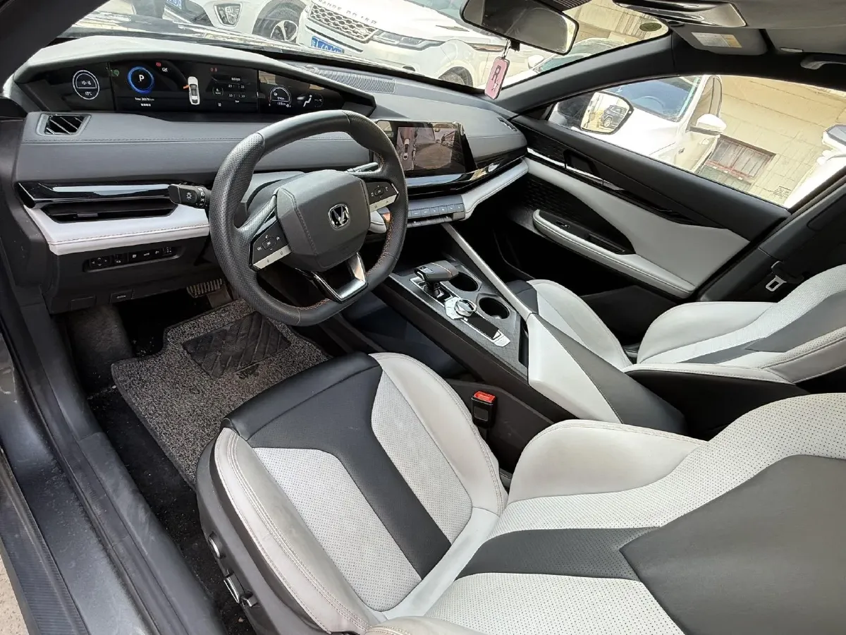 2024 ChangAn UNI-V iDD 1.5L 110HP L4 E-CVT PHEV 18.99KWH,autocango,china used car exporter,china ev exporter,chinese used car exporter,chinese used ev exporter