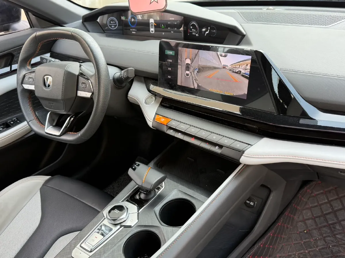 2024 ChangAn UNI-V iDD 1.5L 110HP L4 E-CVT PHEV 18.99KWH,autocango,china used car exporter,china ev exporter,chinese used car exporter,chinese used ev exporter