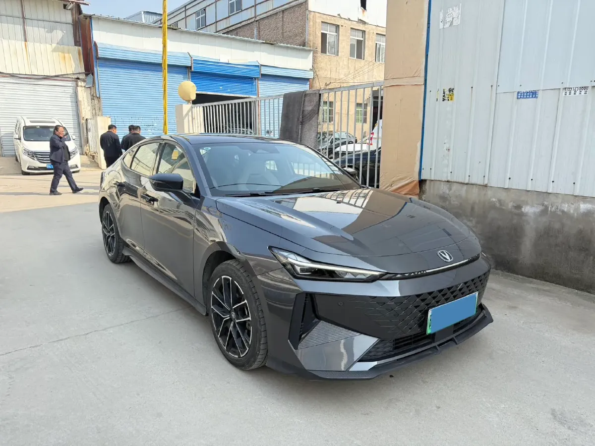 2024 ChangAn UNI-V iDD 1.5L 110HP L4 E-CVT PHEV 18.99KWH,autocango,china used car exporter,china ev exporter,chinese used car exporter,chinese used ev exporter